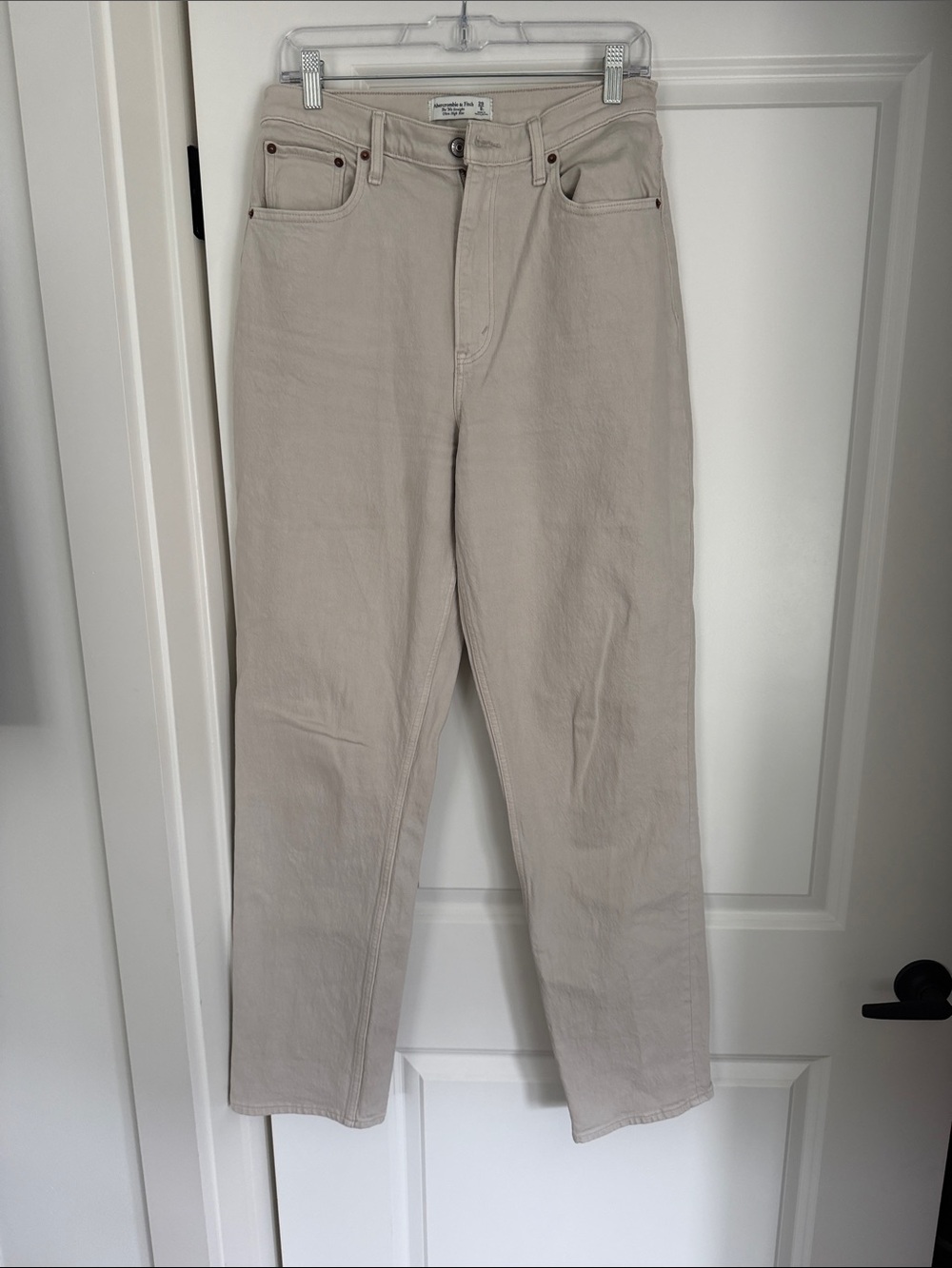 Abercrombie & Fitch '90s Straight Ultra High Rise Jeans in Light Beige